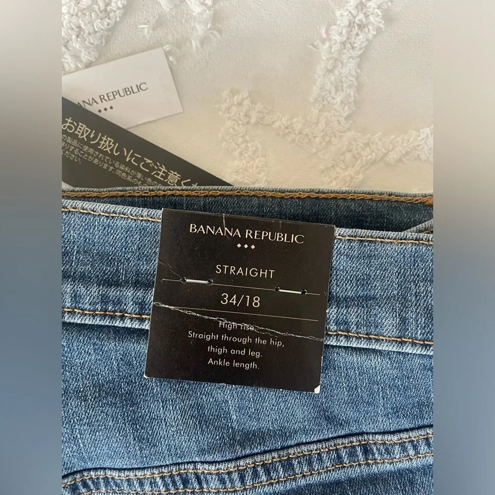 Banana Republic High-Rise Straight Jean - Picture 9 of 9